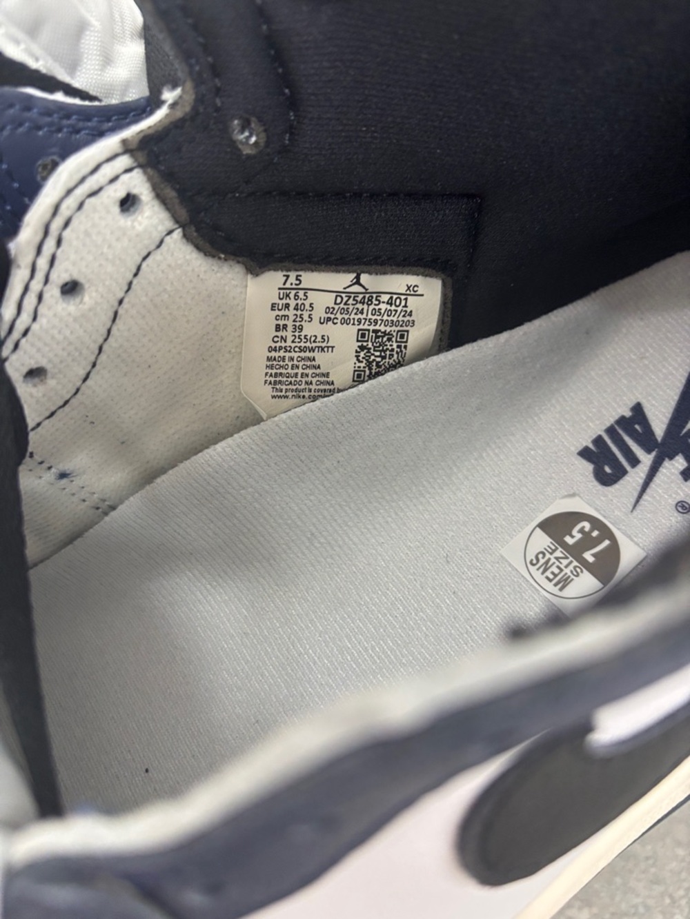 Nike Air Jordan 1 Retro High - White Navy Black - Picture 3 of 5